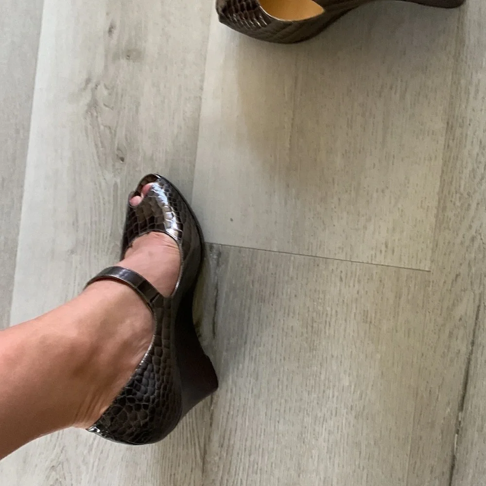 Color Haan Peep Toe Wedges‎ 8 B snake skin
